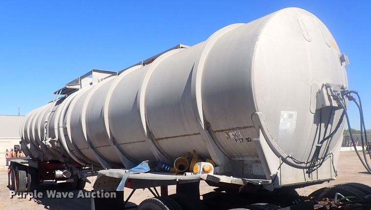 image for item DQ3011 1975 Fruehauf  tank trailer