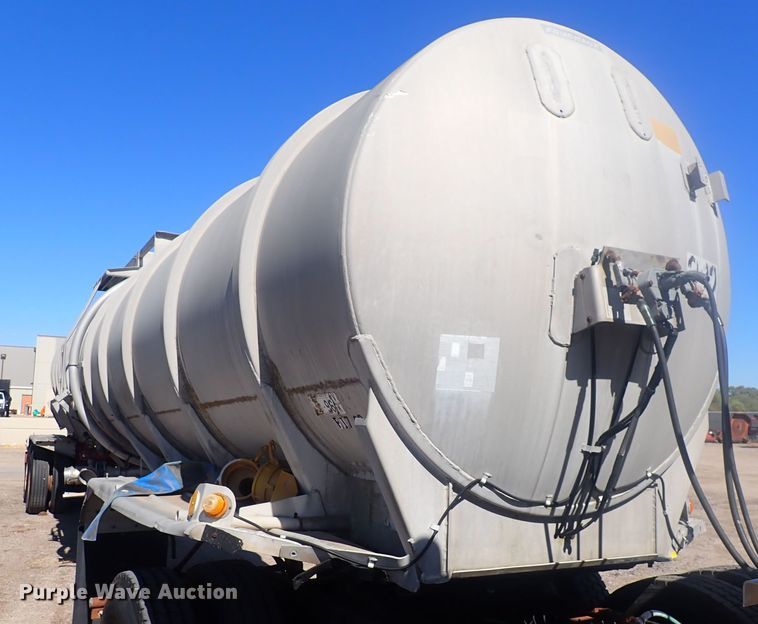 image for item DQ3011 1975 Fruehauf  tank trailer