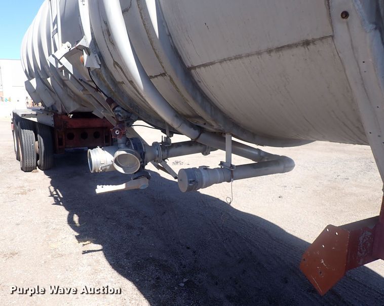 image for item DQ3011 1975 Fruehauf  tank trailer