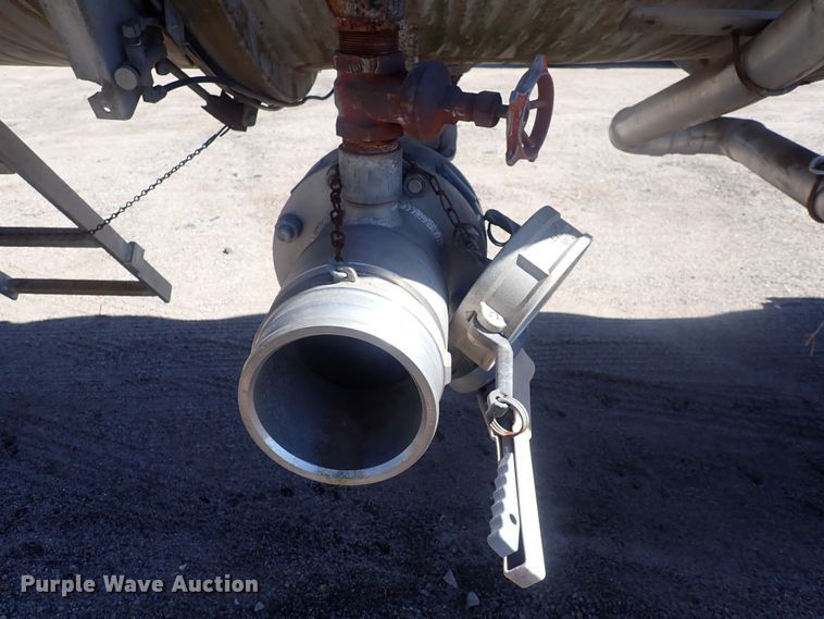 image for item DQ3011 1975 Fruehauf  tank trailer