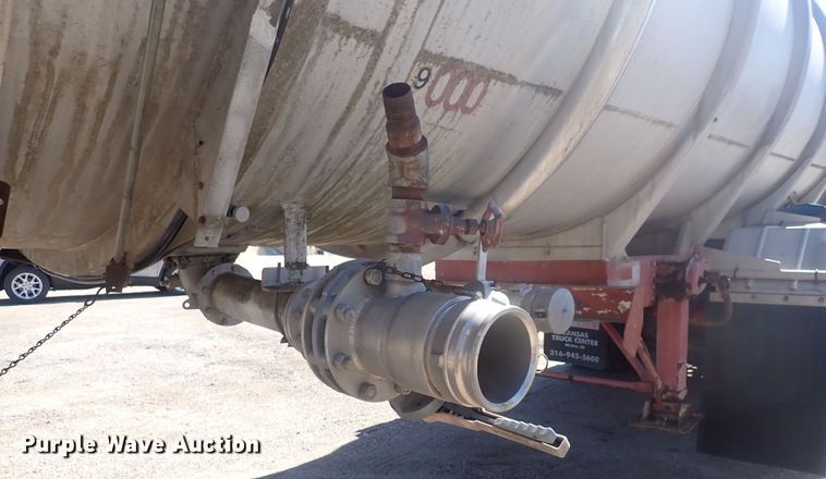 image for item DQ3011 1975 Fruehauf  tank trailer