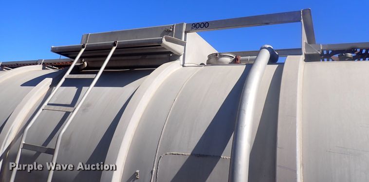 image for item DQ3011 1975 Fruehauf  tank trailer