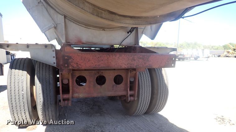 image for item DQ3011 1975 Fruehauf  tank trailer