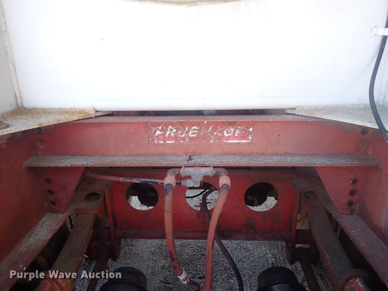 image for item DQ3011 1975 Fruehauf  tank trailer