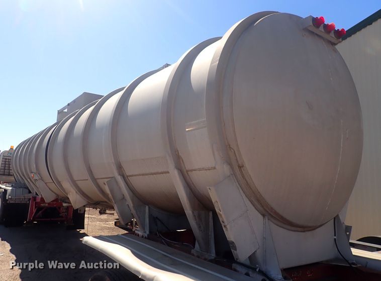 image for item DQ3011 1975 Fruehauf  tank trailer