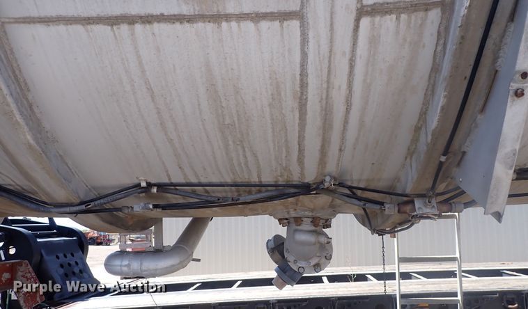 image for item DQ3011 1975 Fruehauf  tank trailer