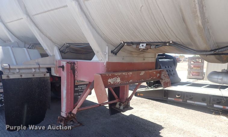 image for item DQ3011 1975 Fruehauf  tank trailer