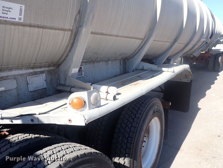 image for item DQ3011 1975 Fruehauf  tank trailer