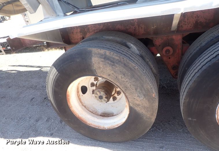 image for item DQ3011 1975 Fruehauf  tank trailer