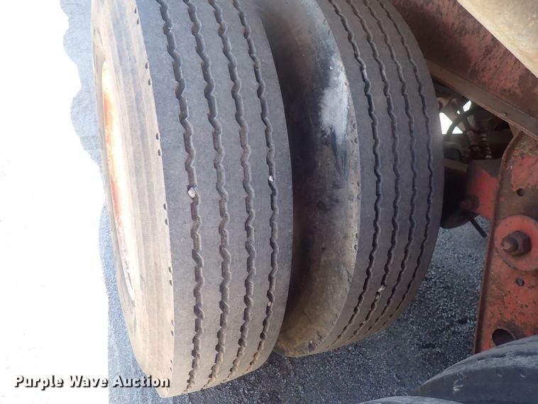 image for item DQ3011 1975 Fruehauf  tank trailer