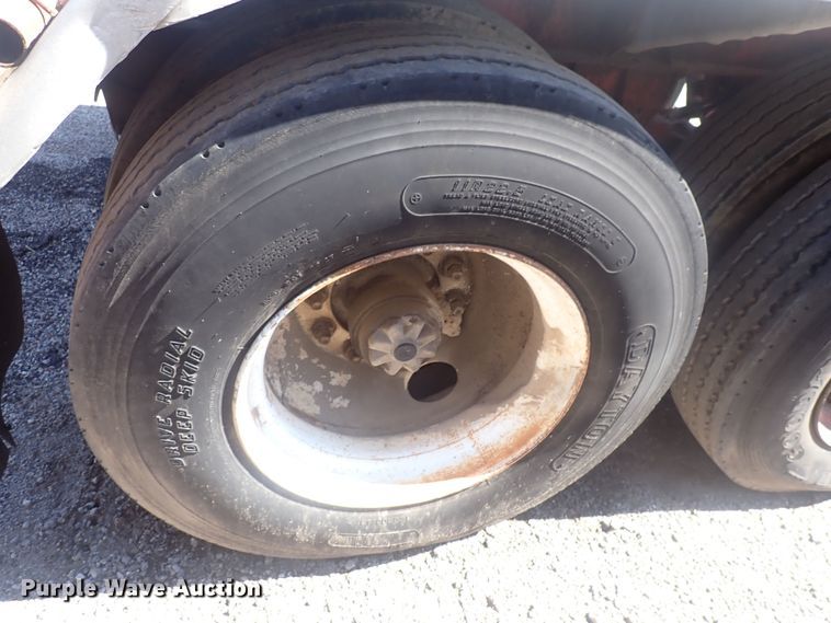 image for item DQ3011 1975 Fruehauf  tank trailer