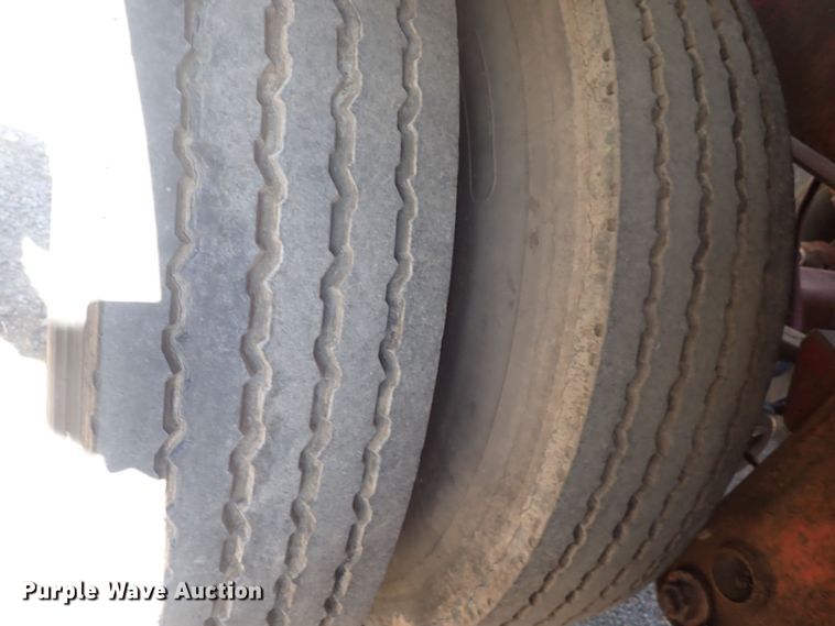 image for item DQ3011 1975 Fruehauf  tank trailer