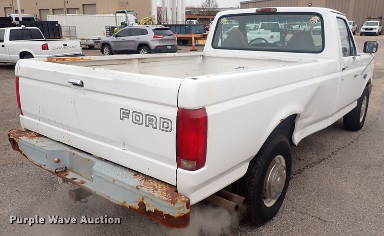 image for item DQ3917 1996 Ford F250 XL  pickup truck
