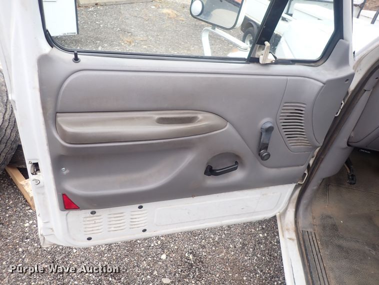 image for item DQ3917 1996 Ford F250 XL  pickup truck