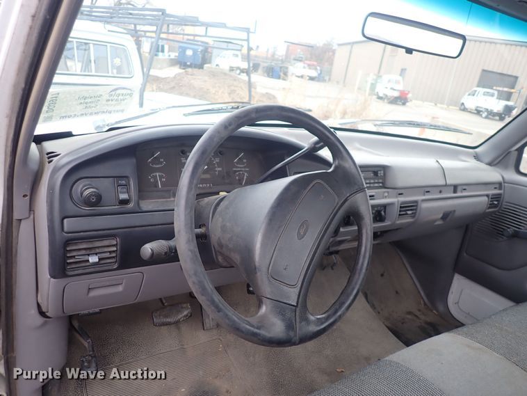 image for item DQ3917 1996 Ford F250 XL  pickup truck