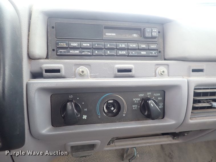 image for item DQ3917 1996 Ford F250 XL  pickup truck