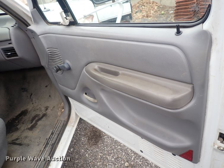 image for item DQ3917 1996 Ford F250 XL  pickup truck