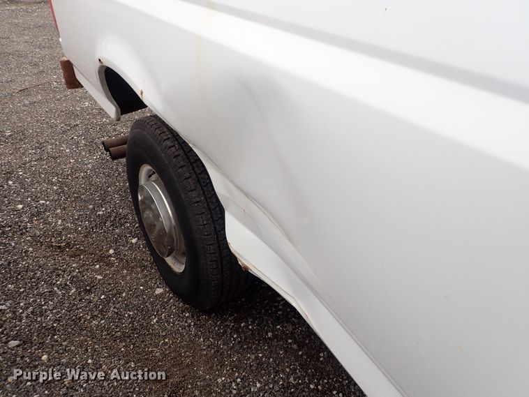 image for item DQ3917 1996 Ford F250 XL  pickup truck