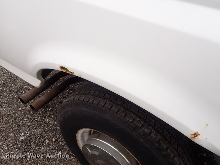 image for item DQ3917 1996 Ford F250 XL  pickup truck