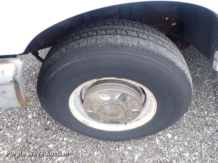 image for item DQ3917 1996 Ford F250 XL  pickup truck