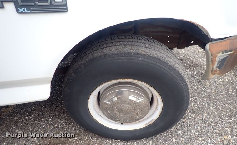 image for item DQ3917 1996 Ford F250 XL  pickup truck