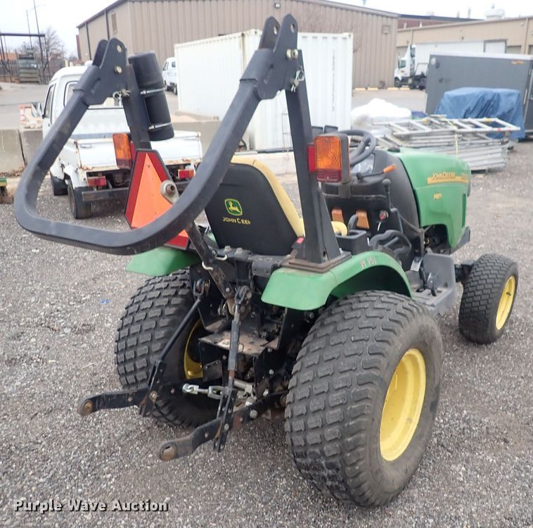 image for item DQ3920 2008 John Deere 2320  tractor