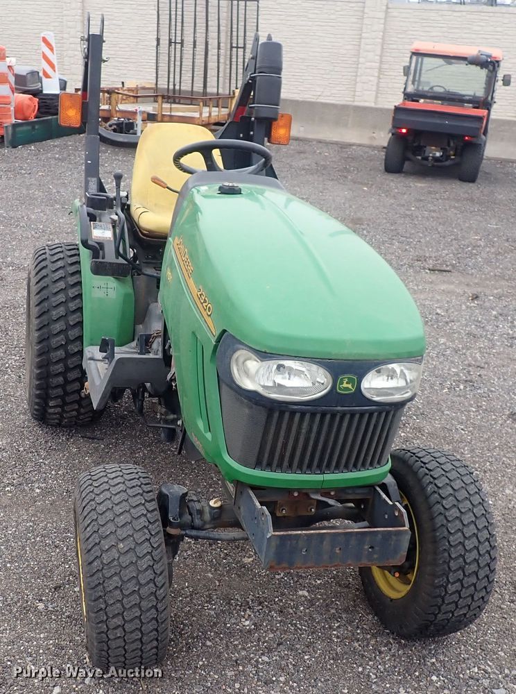 image for item DQ3920 2008 John Deere 2320  tractor
