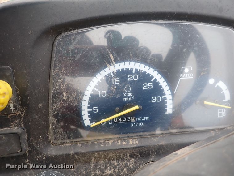 image for item DQ3920 2008 John Deere 2320  tractor