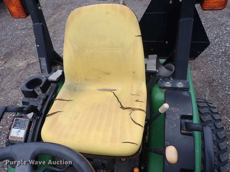 image for item DQ3920 2008 John Deere 2320  tractor