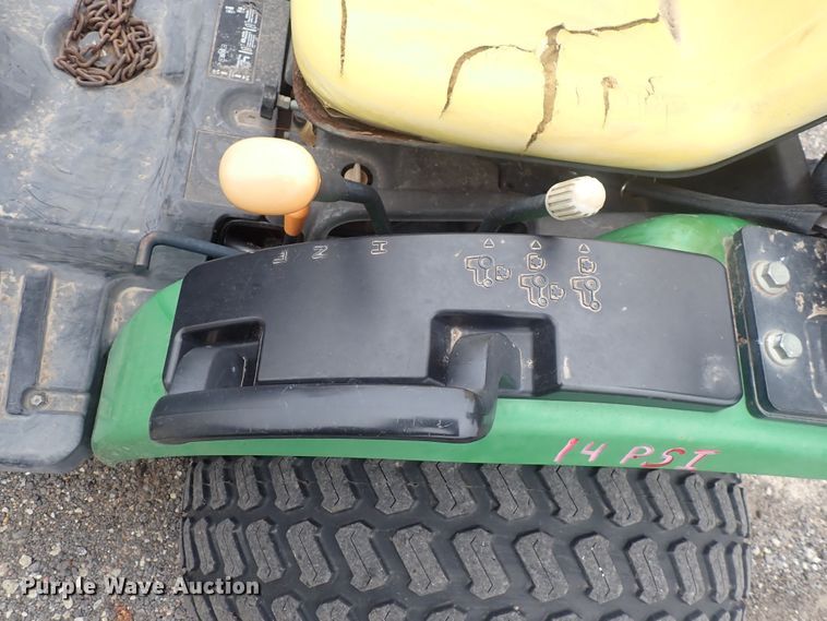 image for item DQ3920 2008 John Deere 2320  tractor