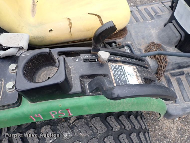 image for item DQ3920 2008 John Deere 2320  tractor