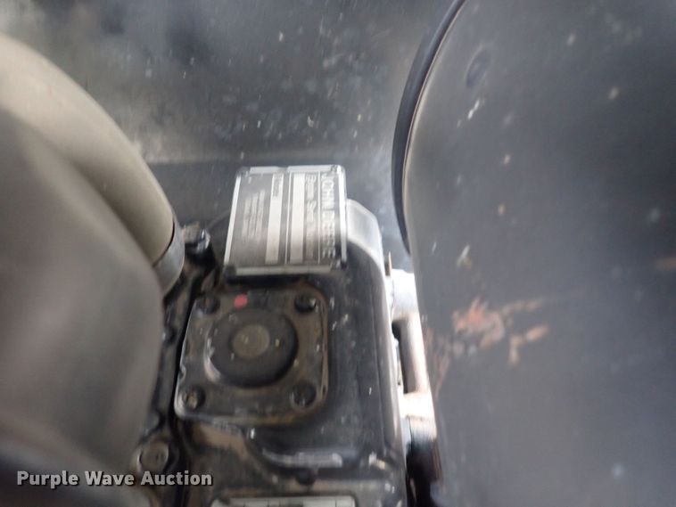 image for item DQ3920 2008 John Deere 2320  tractor