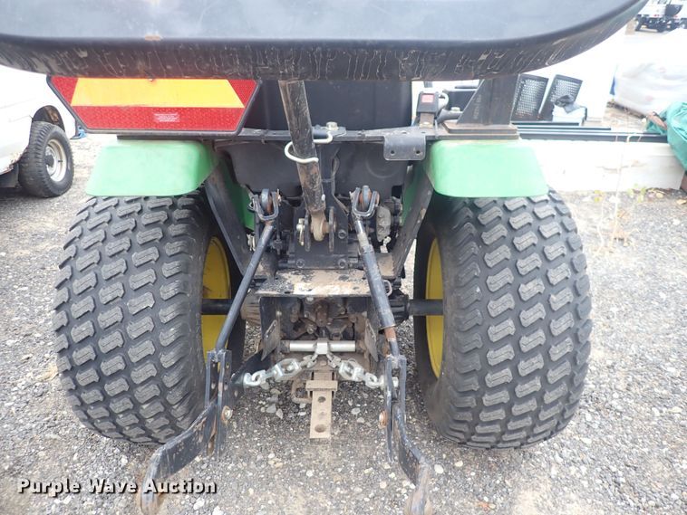 image for item DQ3920 2008 John Deere 2320  tractor