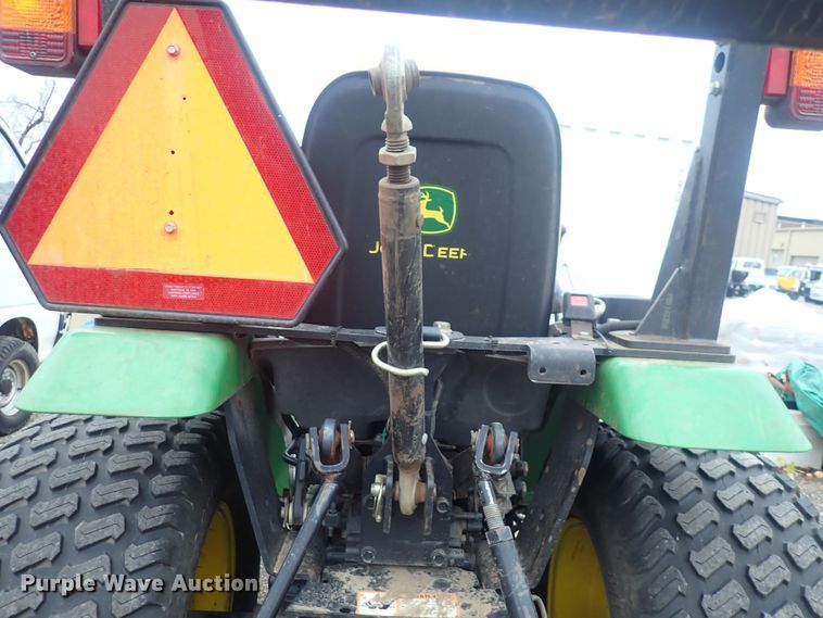 image for item DQ3920 2008 John Deere 2320  tractor