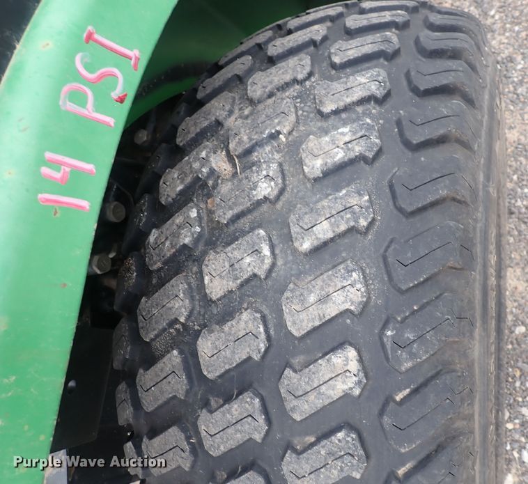 image for item DQ3920 2008 John Deere 2320  tractor