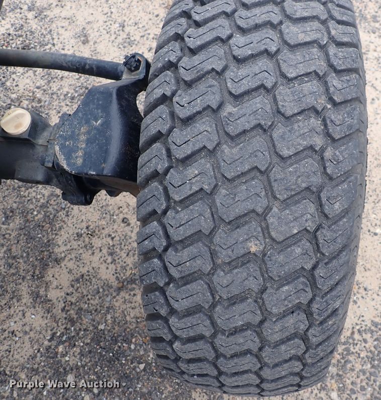 image for item DQ3920 2008 John Deere 2320  tractor