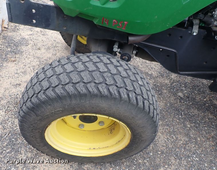 image for item DQ3920 2008 John Deere 2320  tractor