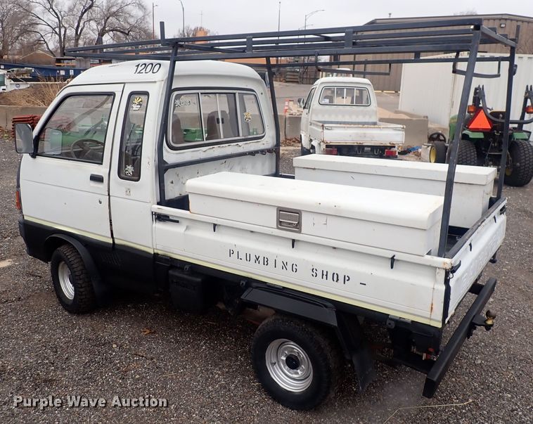 image for item DQ3922 1994 Daihatsu mini truck