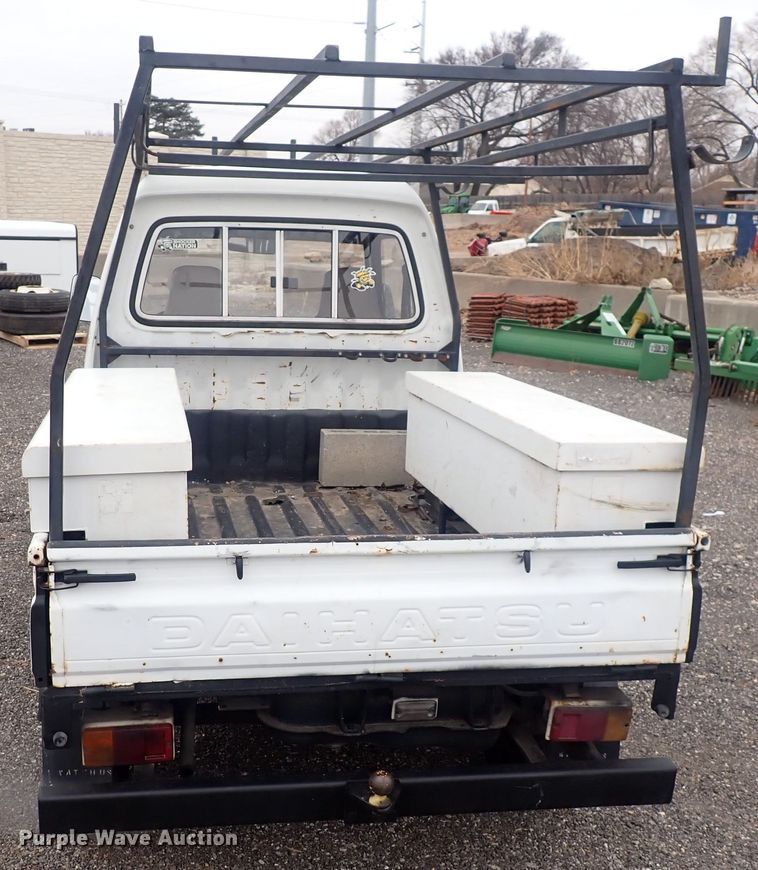 image for item DQ3922 1994 Daihatsu mini truck
