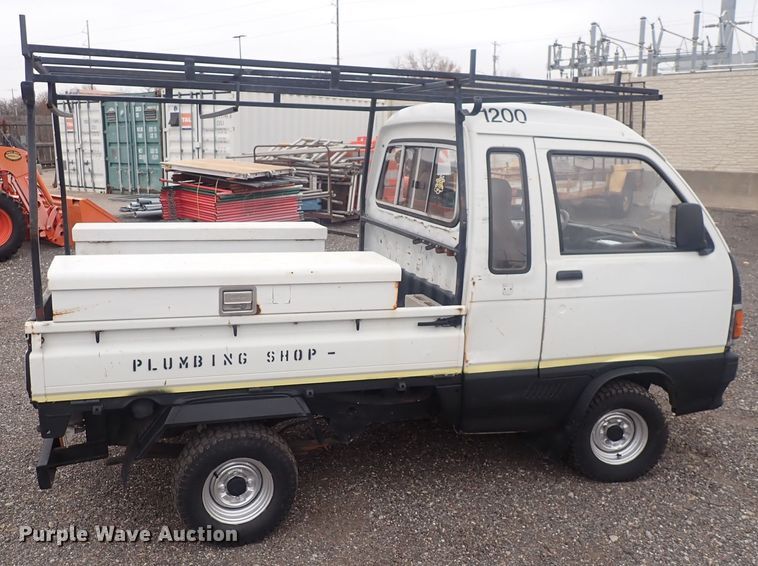 image for item DQ3922 1994 Daihatsu mini truck
