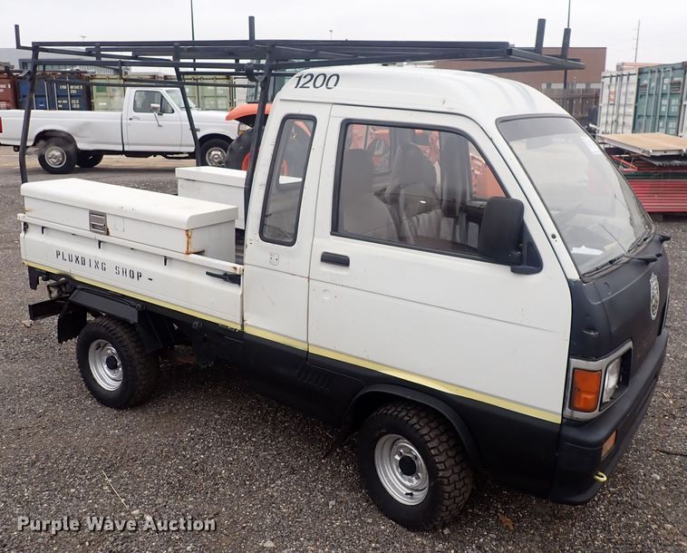 image for item DQ3922 1994 Daihatsu mini truck