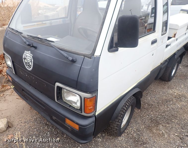 image for item DQ3922 1994 Daihatsu mini truck