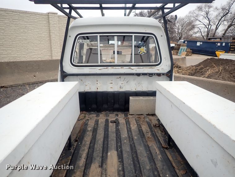 image for item DQ3922 1994 Daihatsu mini truck