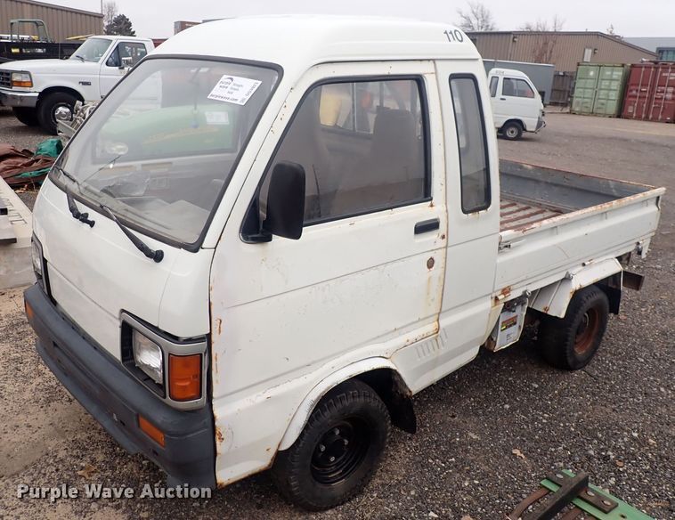 image for item DQ3923 1994 Daihatsu  mini truck
