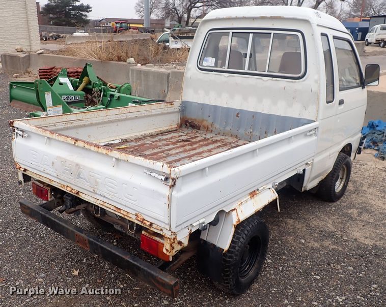 image for item DQ3923 1994 Daihatsu  mini truck
