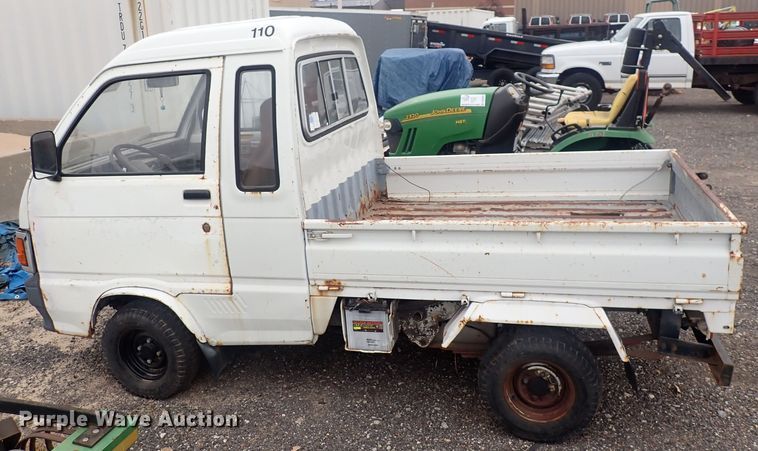 image for item DQ3923 1994 Daihatsu  mini truck