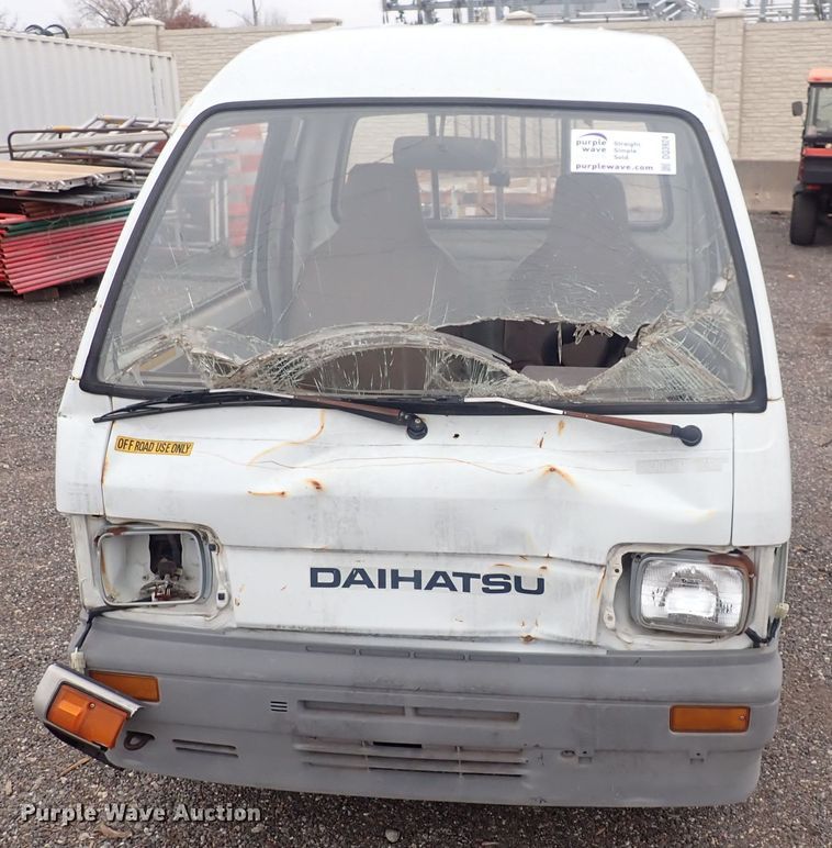 image for item DQ3924 1992 Daihatsu  mini truck