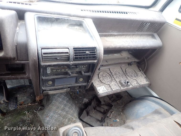 image for item DQ3924 1992 Daihatsu  mini truck