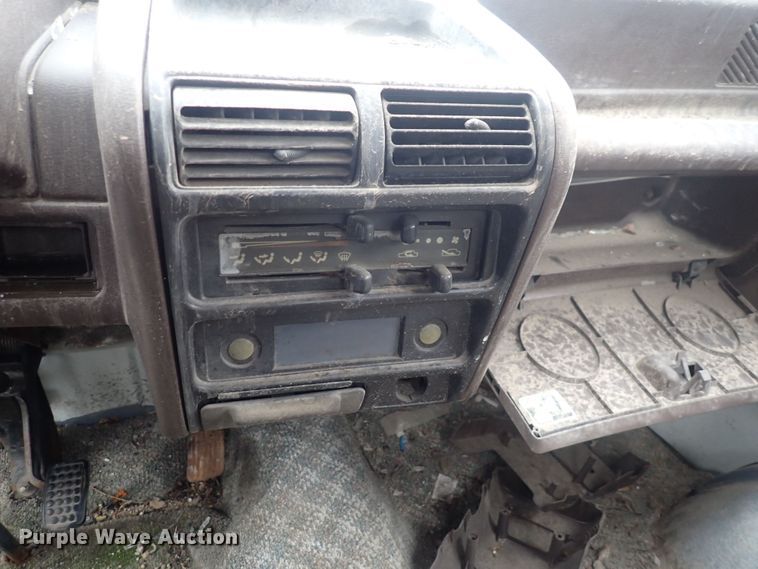 image for item DQ3924 1992 Daihatsu  mini truck