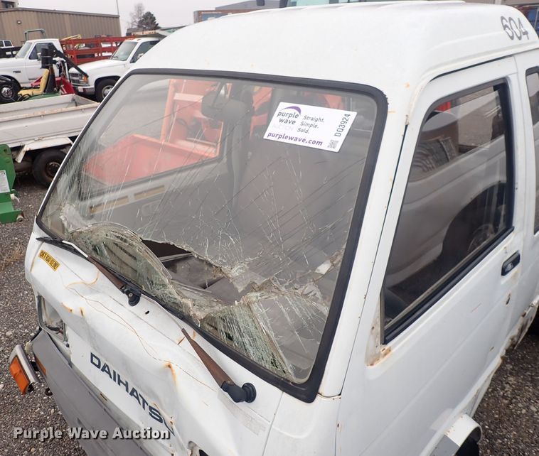 image for item DQ3924 1992 Daihatsu  mini truck